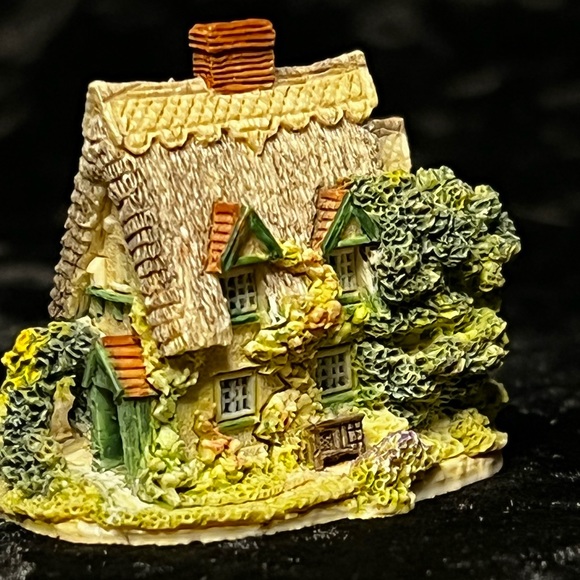 Lilliput Lane - Cotman Cottage Miniature - Dream Miniatures Collection - Picture 6 of 8